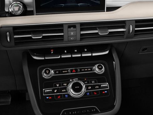 Used 2022 Lincoln Corsair Reserve w/ Equipment Group 201A FWD image 9