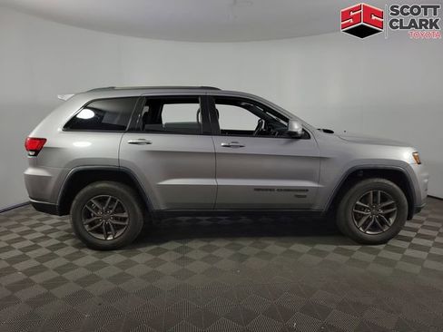 Used 2016 Jeep Grand Cherokee Laredo 75th Anniversary AWD/4WD image 10