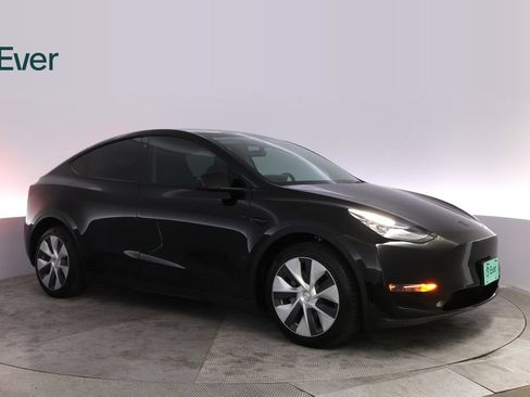Used 2022 Tesla Model Y Long Range AWD/4WD image 14