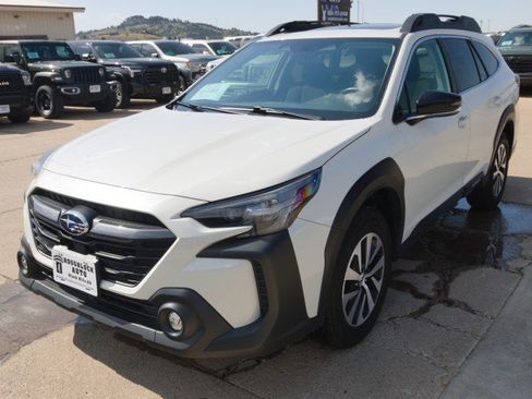 Used 2025 Subaru Outback Premium AWD/4WD image 2