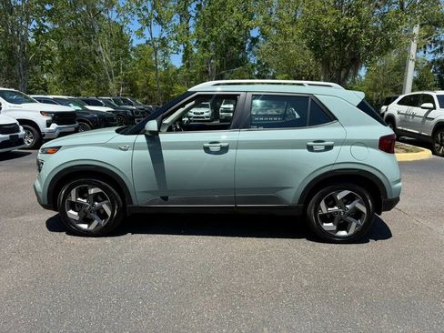 Used 2025 Hyundai Venue Limited FWD image 2