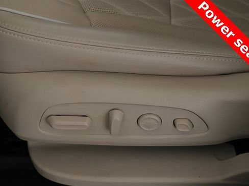 Used 2023 Buick Enclave Avenir image 19