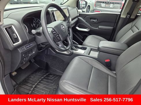Used 2025 Nissan Frontier SV AWD/4WD image 17