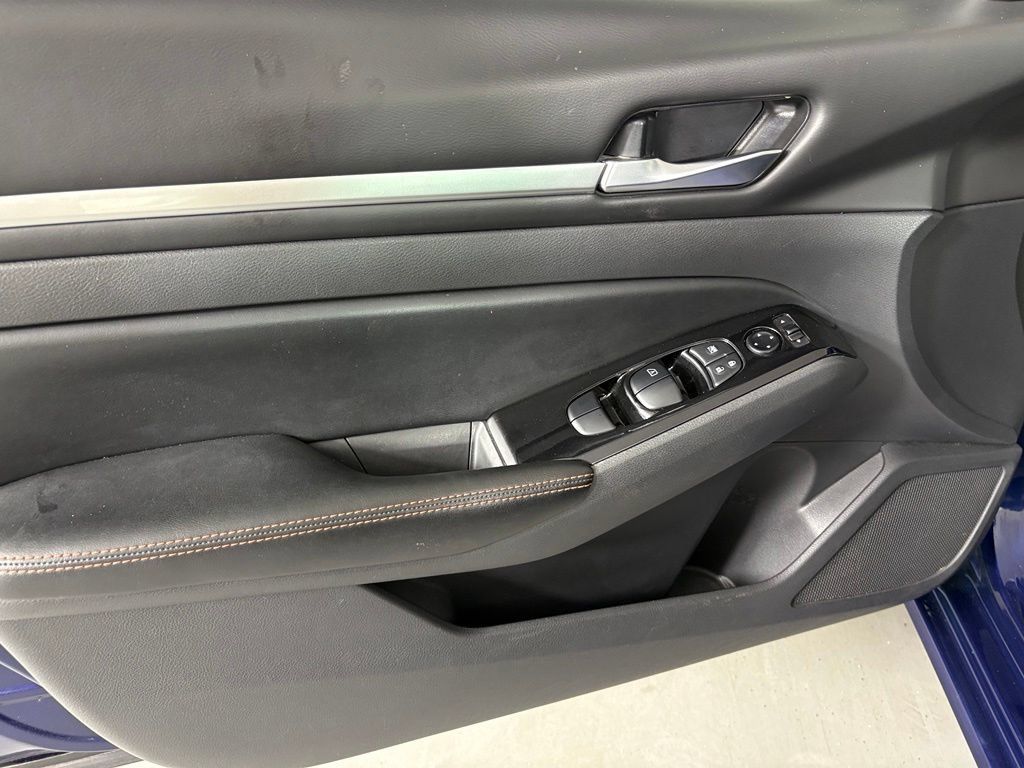 Used 2024 Nissan Altima 2.5 SR FWD image 15