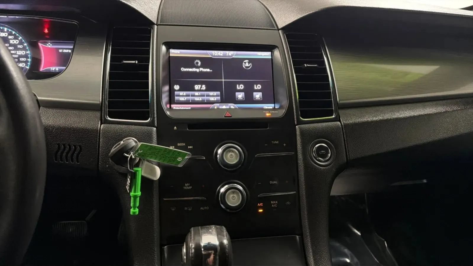 Used 2014 Ford Taurus SEL w/ Equipment Group 201A FWD image 13