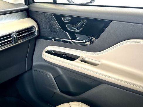 Used 2023 Lincoln Corsair FWD image 27