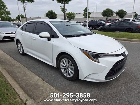 Used 2024 Toyota Corolla LE w/ LE Convenience Package FWD image 3
