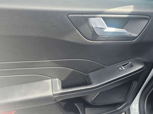 Used 2025 Ford Escape SE image 12