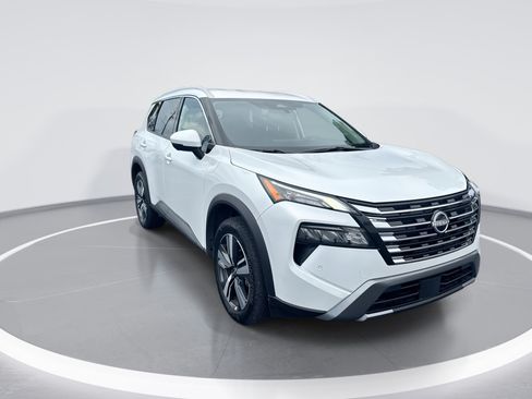 Used 2026 Nissan Rogue SL AWD/4WD image 2