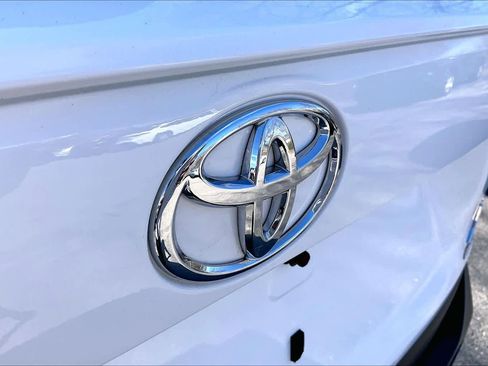 Used 2023 Toyota RAV4 LE AWD/4WD image 29