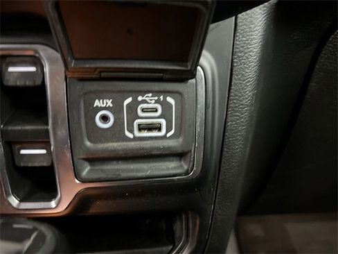 Used 2022 Jeep Wrangler Unlimited Rubicon w/ Cold Weather Group image 35