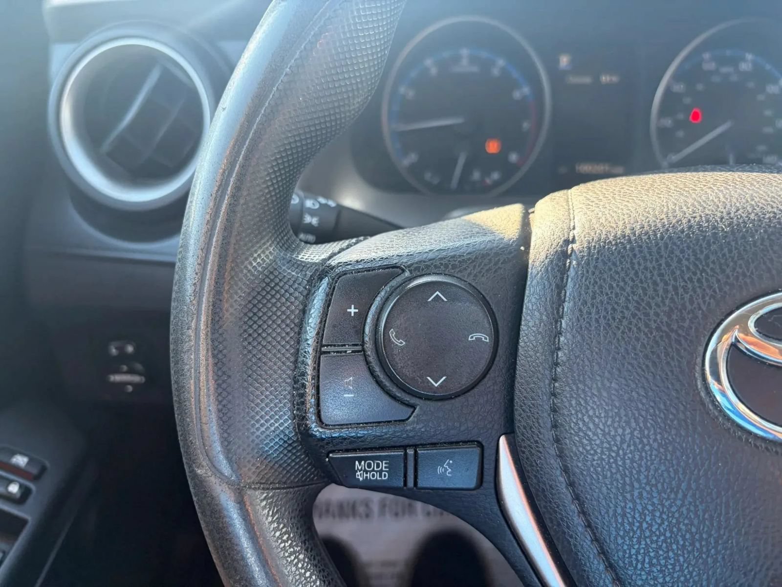 Used 2018 Toyota RAV4 LE FWD image 19