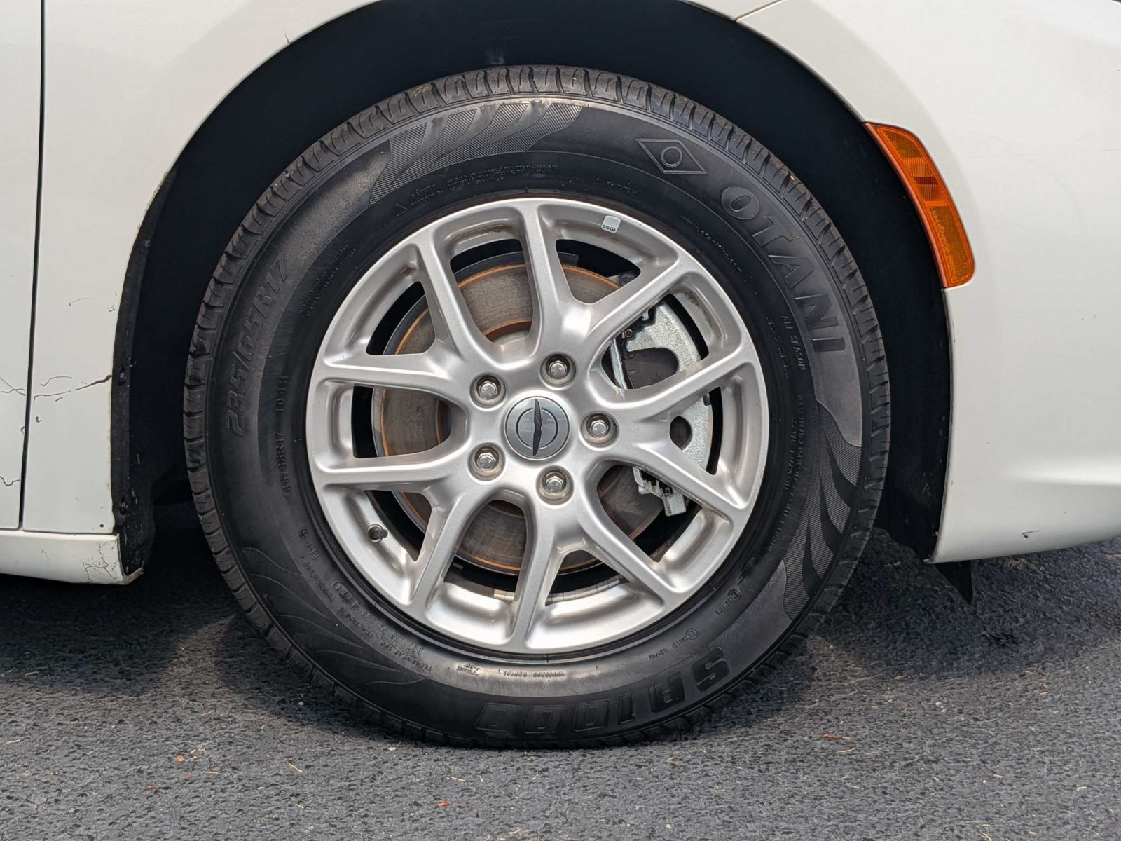 Used 2024 Chrysler Pacifica Touring-L FWD image 10
