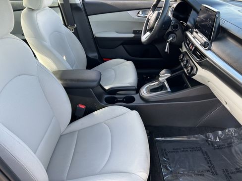 Certified 2023 Kia Forte LXS w/ LXS Technology Package image 10