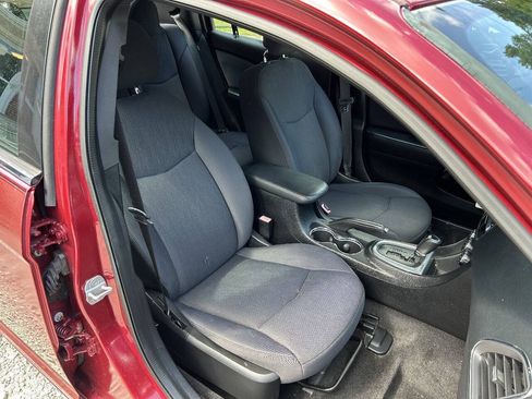 Used 2013 Chrysler 200 Touring FWD image 18