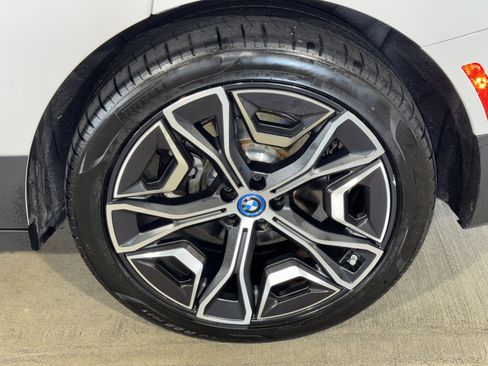 Used 2024 BMW iX xDrive50 w/ Premium Package AWD/4WD image 37
