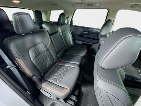 New 2026 Nissan Pathfinder Platinum image 28