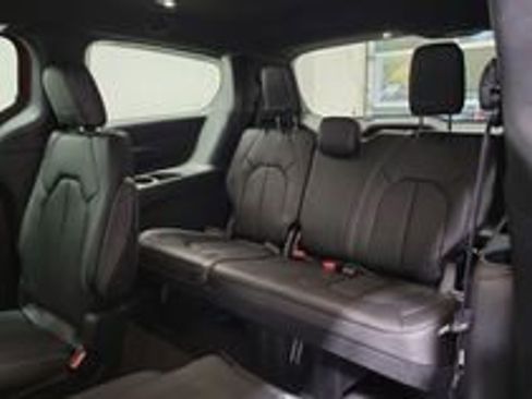 New 2026 Chrysler Pacifica Select FWD image 9