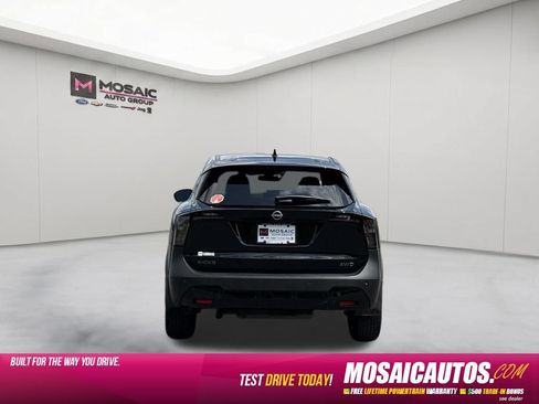 Used 2025 Nissan Kicks SV AWD/4WD image 6