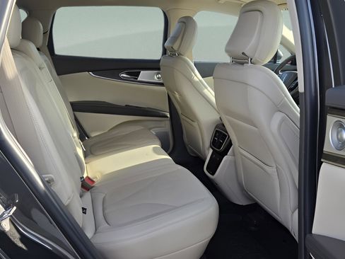 Used 2020 Lincoln Nautilus Reserve w/ Equipment Group 202A image 13