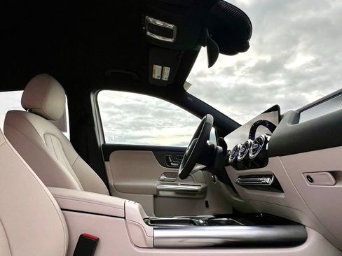 Certified 2025 Mercedes-Benz GLA 250 4MATIC image 17