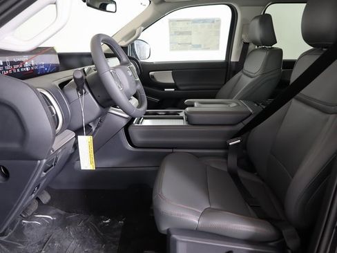 New 2025 Ford Expedition Active image 20