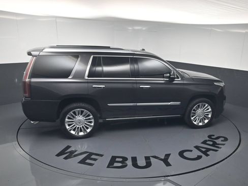 Used 2018 Cadillac Escalade Platinum AWD/4WD image 32