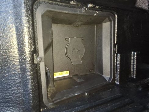 Used 2023 Ford F150 XLT w/ Equipment Group 302A High image 8