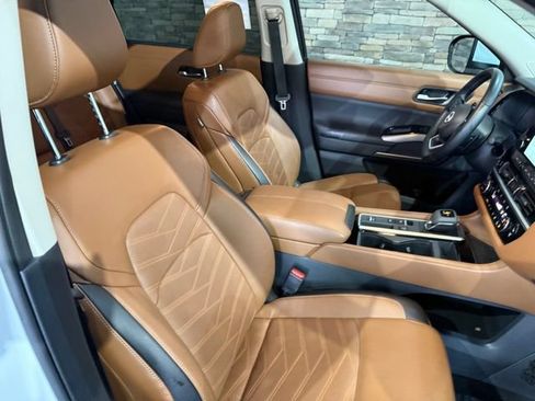 Certified 2025 Nissan Pathfinder Platinum w/ Cargo Package FWD image 27