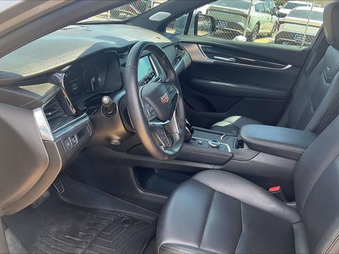 Used 2023 Cadillac XT5 Premium Luxury FWD image 2