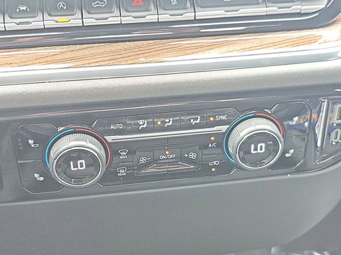 Used 2025 Chevrolet Silverado 1500 LT RWD image 19