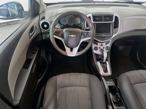 Used 2018 Chevrolet Sonic LT image 4