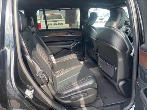 Used 2021 Jeep Grand Cherokee L Summit w/ Luxury Tech Group V image 13