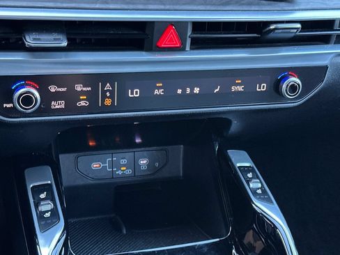 Used 2024 Kia Sorento SX Prestige w/ Sage Leather Package AWD/4WD image 21