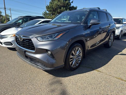Used 2021 Toyota Highlander Platinum AWD/4WD image 1