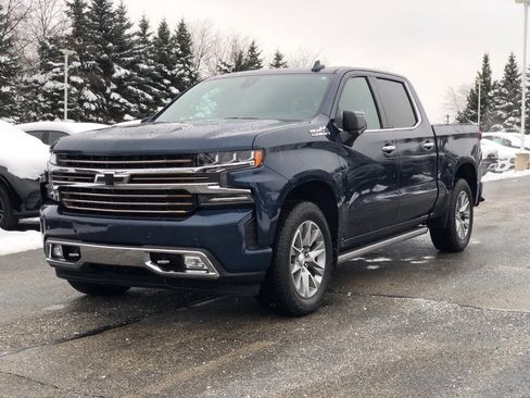 Used 2020 Chevrolet Silverado 1500 High Country w/ Technology Package image 3