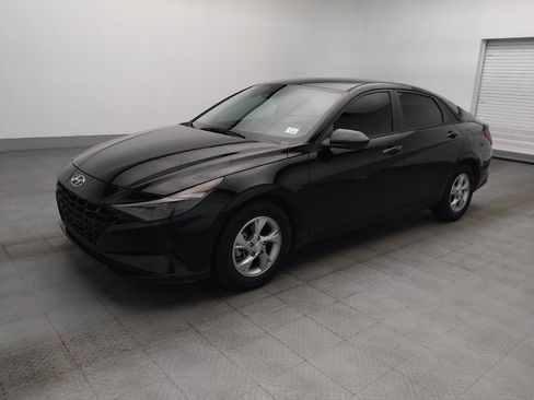 Used 2021 Hyundai Elantra SE FWD image 2
