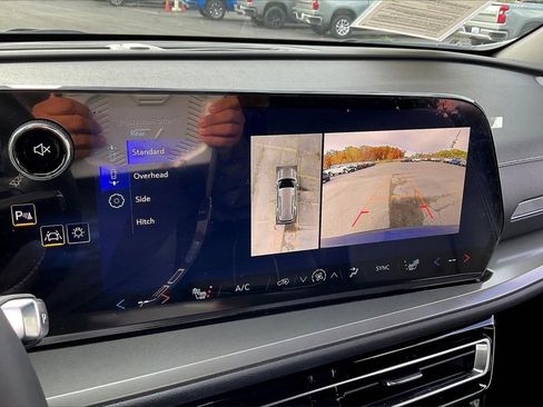 Certified 2026 Chevrolet Traverse LT w/ Driver Confidence Package image 17