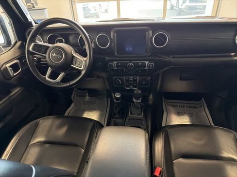 Used 2021 Jeep Wrangler Unlimited Sahara w/ Uconnect 4C Nav & Sound Group AWD/4WD image 17