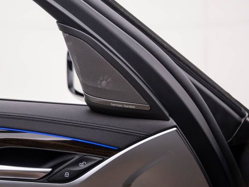 Used 2020 BMW 540i xDrive w/ M Sport Package image 18