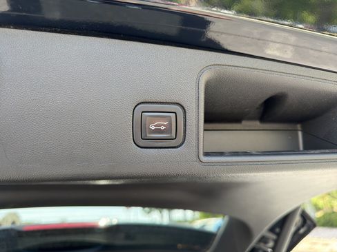 Used 2022 GMC Terrain SLT w/ Tech Package AWD/4WD image 19