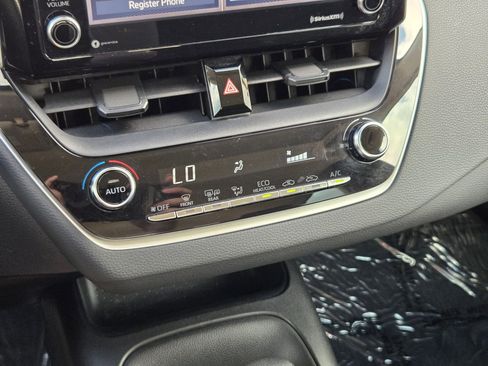 Used 2021 Toyota Corolla LE image 19