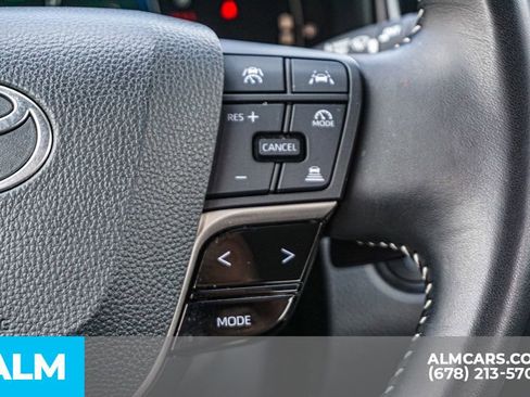 Used 2025 Toyota Camry SE image 30