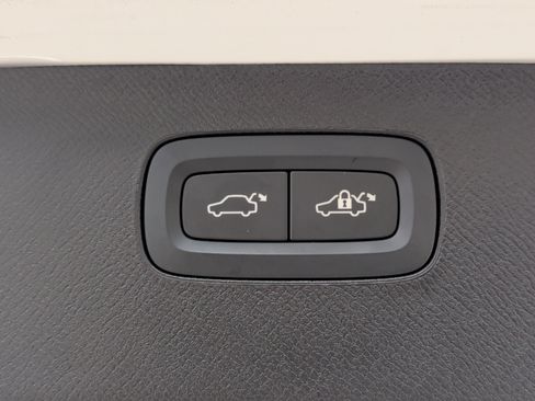 Used 2025 Volvo XC90 B6 Plus image 33