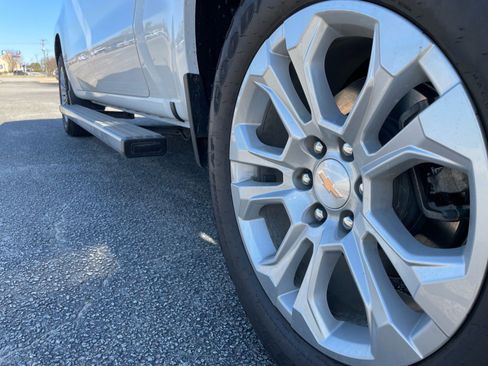 Used 2025 Chevrolet Silverado 1500 LTZ image 17