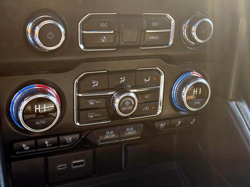Used 2024 GMC Yukon AT4 w/ Technology Package AWD/4WD image 19
