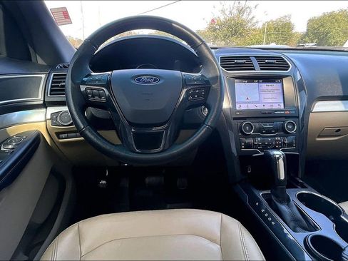 Used 2017 Ford Explorer XLT w/ Equipment Group 202A image 8
