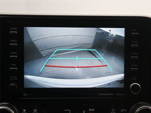 Used 2022 Toyota Highlander XLE image 6