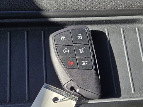 Used 2024 GMC Yukon SLT w/ SLT Luxury Package image 27