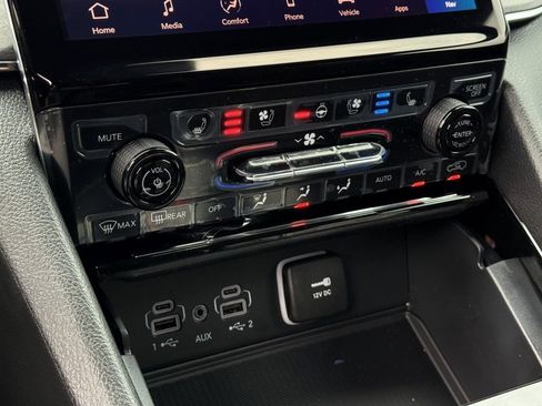 New 2025 Jeep Grand Cherokee Overland w/ Adv Protech Group III image 24